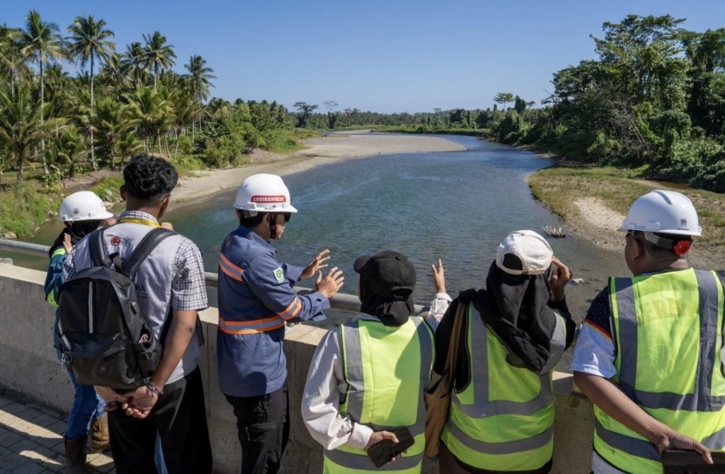 Warga Kawasi Nikmati Pasokan Air Bersih dari Sungai Akelamo