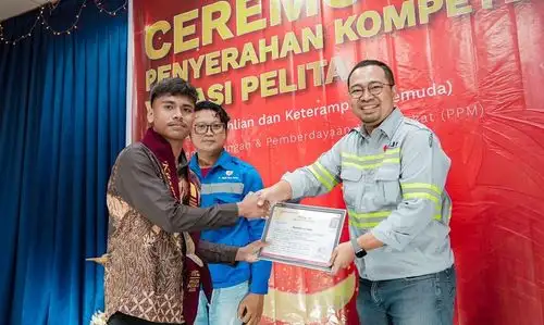 Di Tengah Geliat Nikel Pulau Obi, Kasman Menemukan Jalan Menjadi “Jembatan Bahasa”