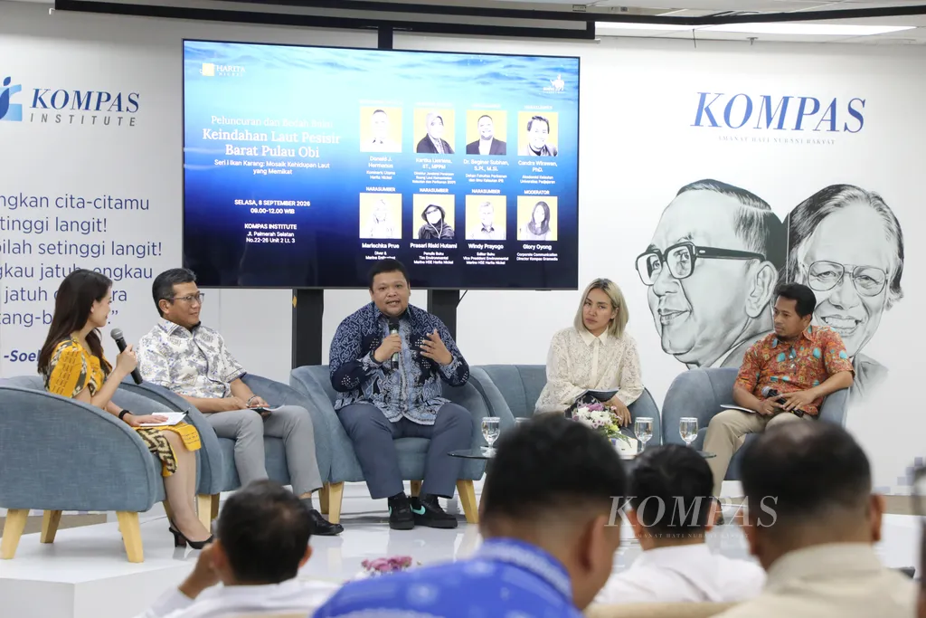 Menyelami ”Galeri Alam” Pesisir Barat Pulau Obi